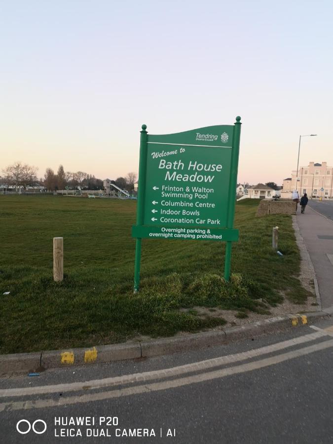 Lovely 2-Bed Caravan In Walton On The Naze Eksteriør bilde