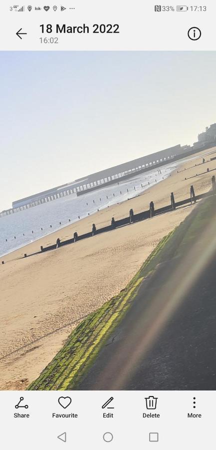 Lovely 2-Bed Caravan In Walton On The Naze Eksteriør bilde