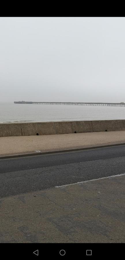 Lovely 2-Bed Caravan In Walton On The Naze Eksteriør bilde