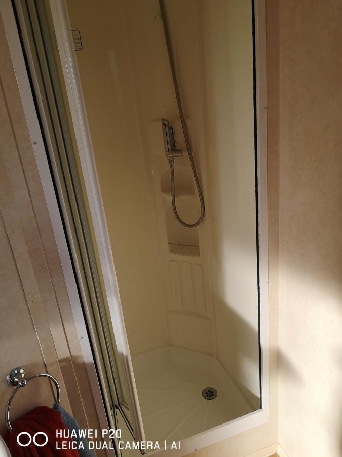 Lovely 2-Bed Caravan In Walton On The Naze Eksteriør bilde