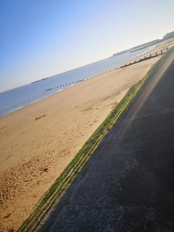 Lovely 2-Bed Caravan In Walton On The Naze Eksteriør bilde